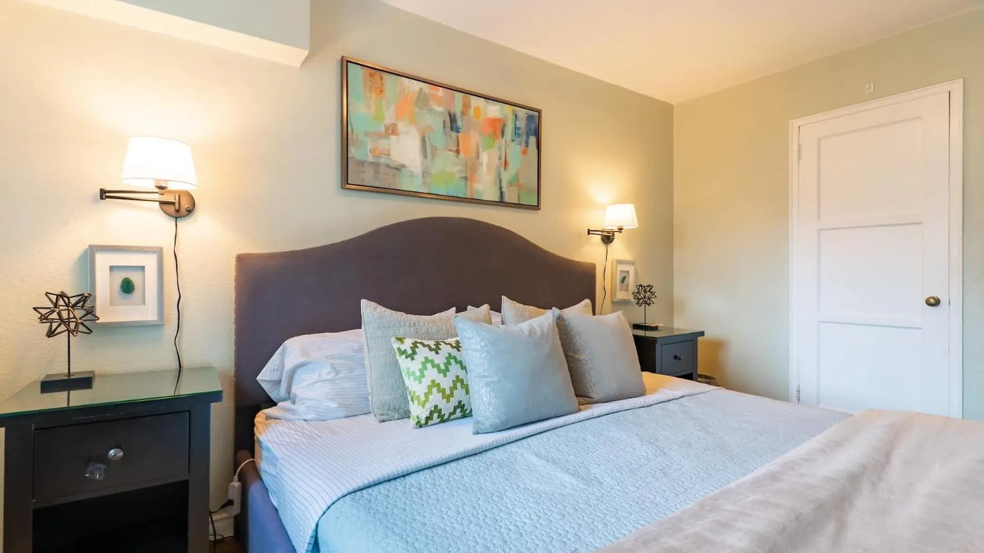 Eclectic Downtown & Cap Hill King Bed & Kitchen Villa Seattle