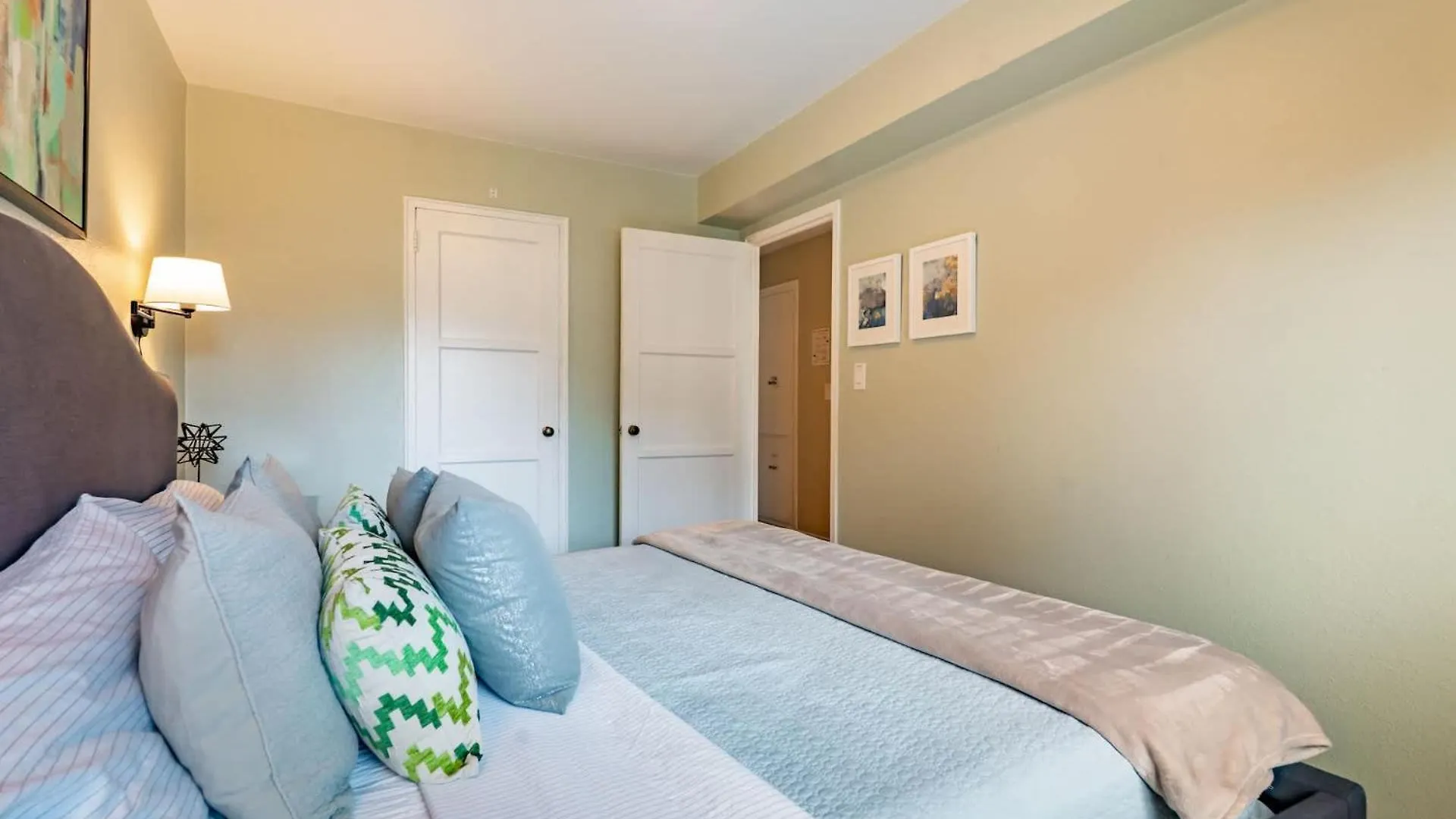 Eclectic Downtown & Cap Hill King Bed & Kitchen Villa Seattle Holiday home